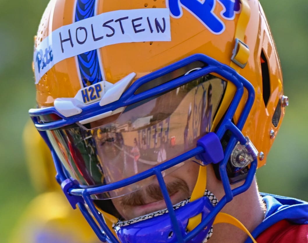Pitt QB Eli Holstein
