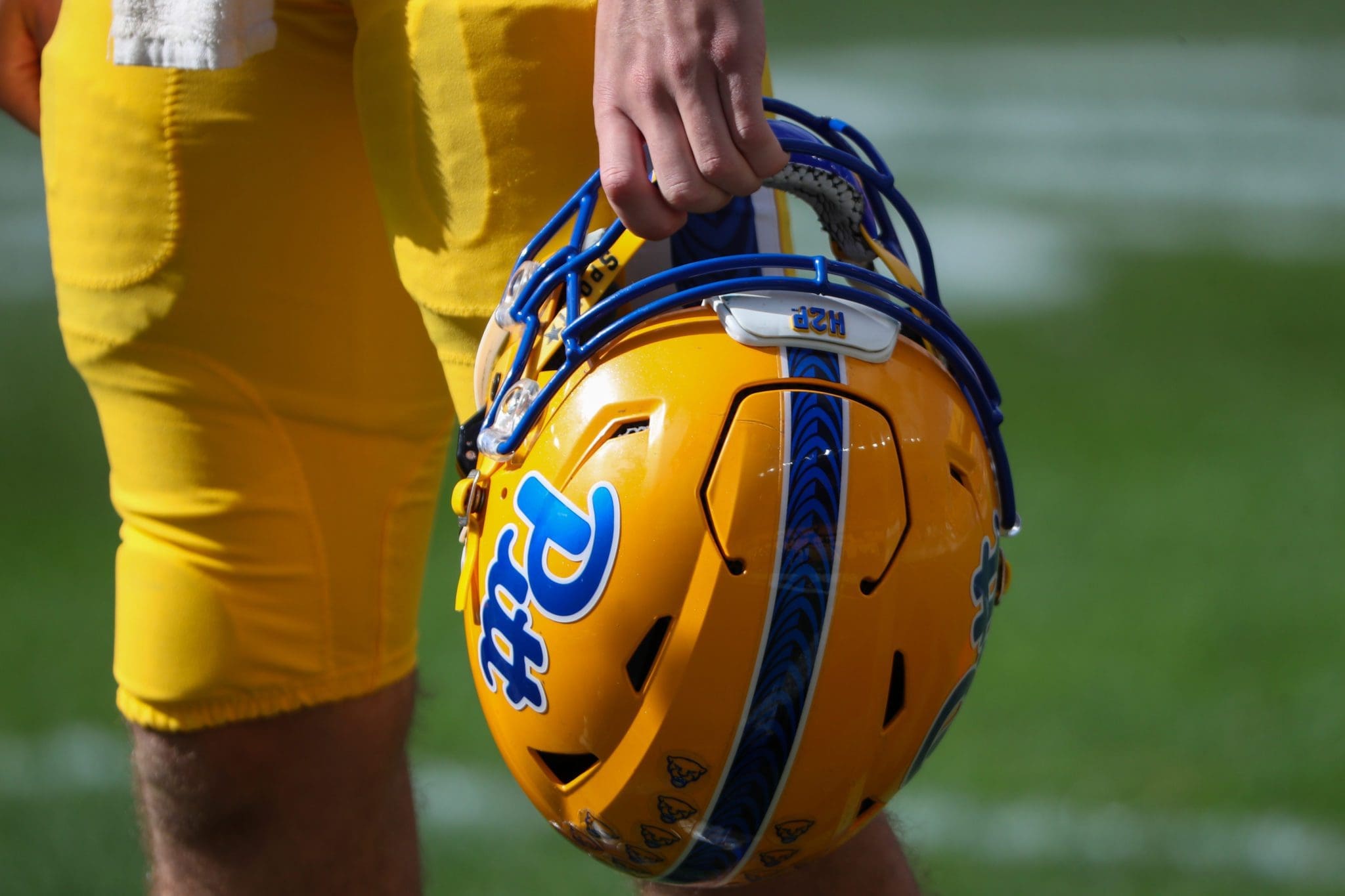Pitt football hosts three Class of 2024 commits for official visits