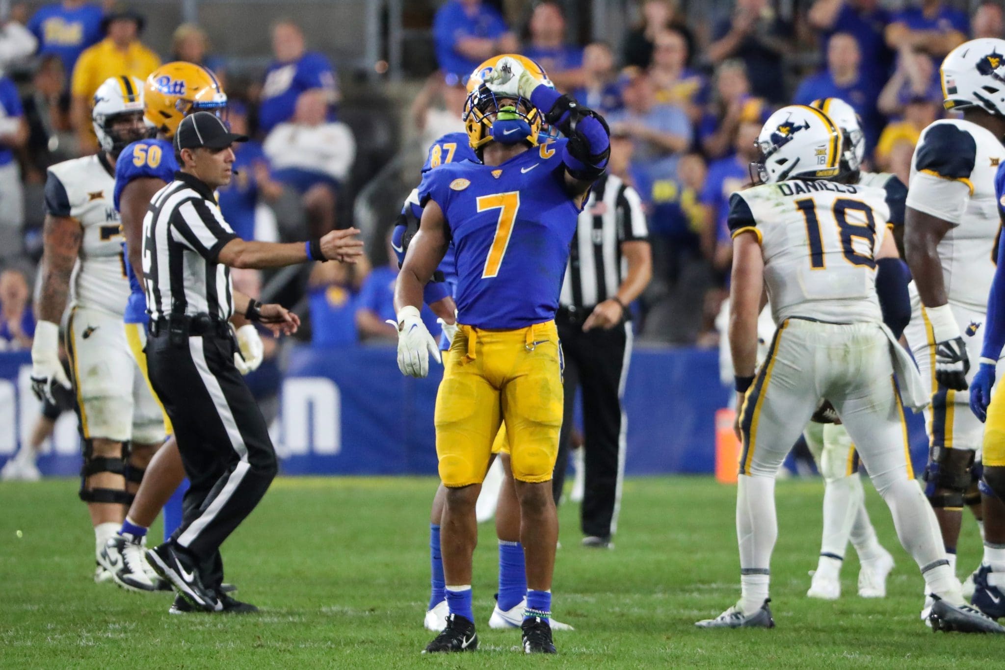 Pitt Panthers linebacker SirVocea Dennis (7) in the Backyard Brawl. September 1, 2022 David Hague PSN