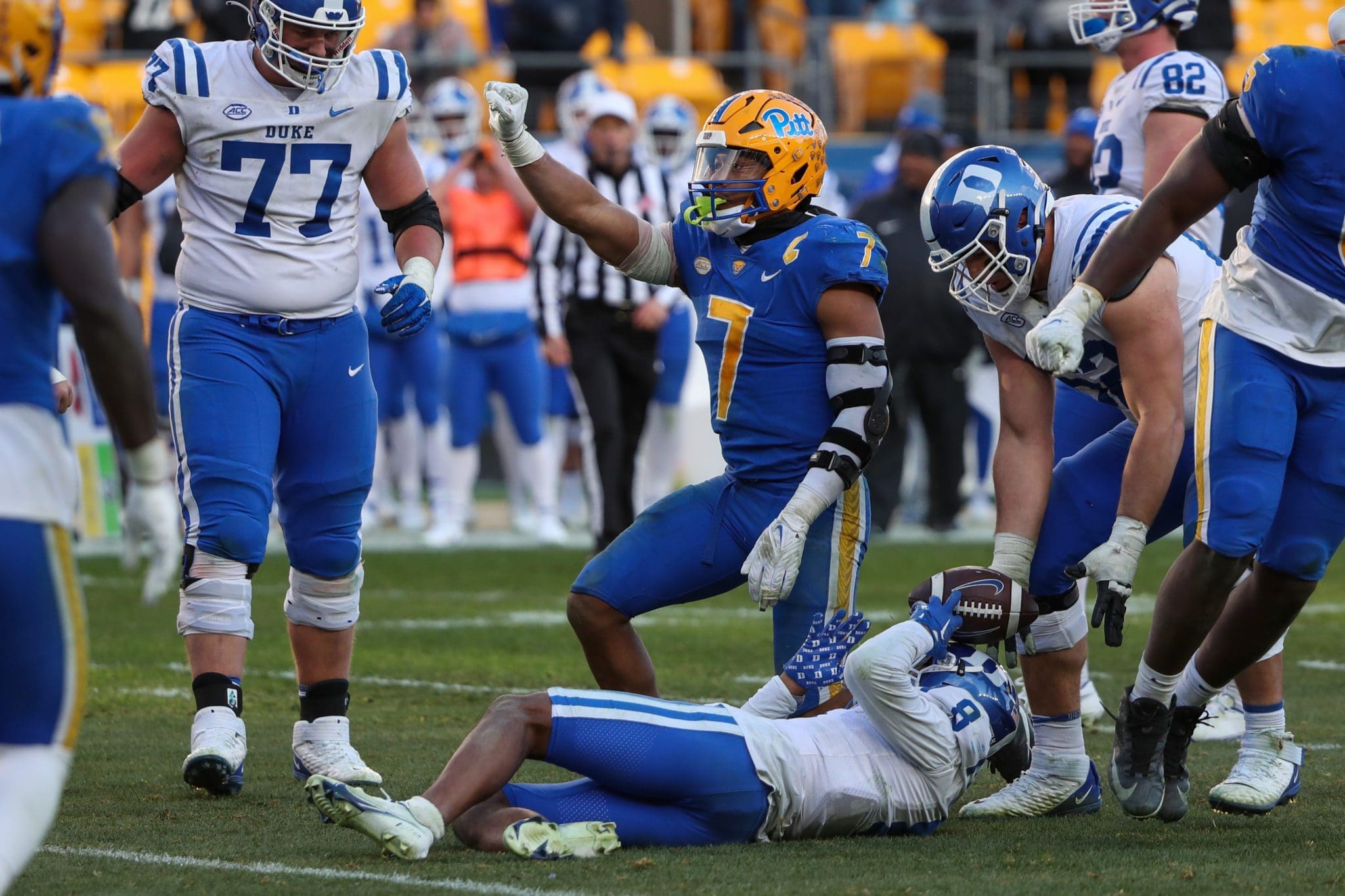 Former Pitt linebacker SirVocea Dennis