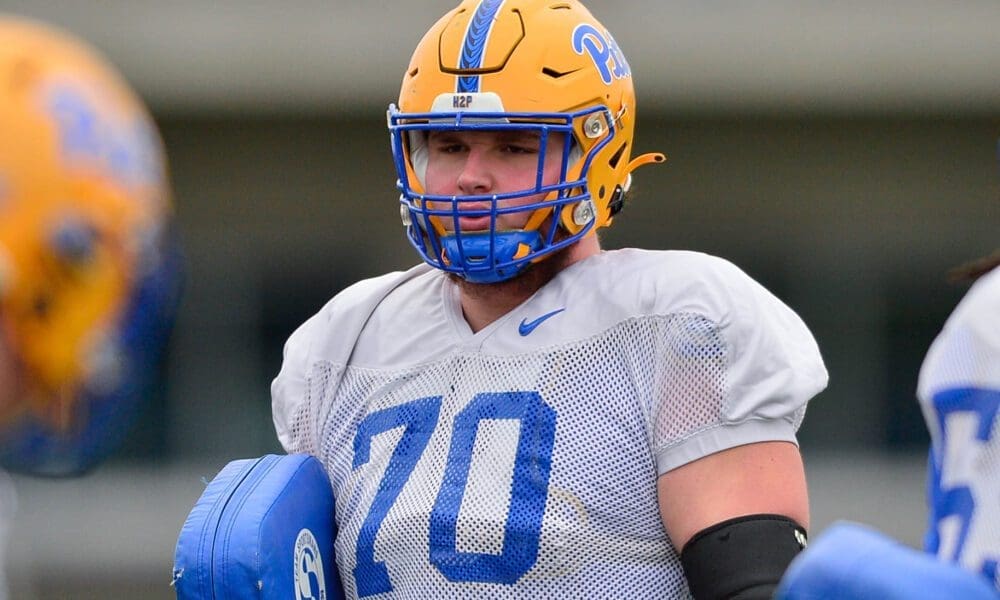 Pitt football offensive lineman Ryan Baer
