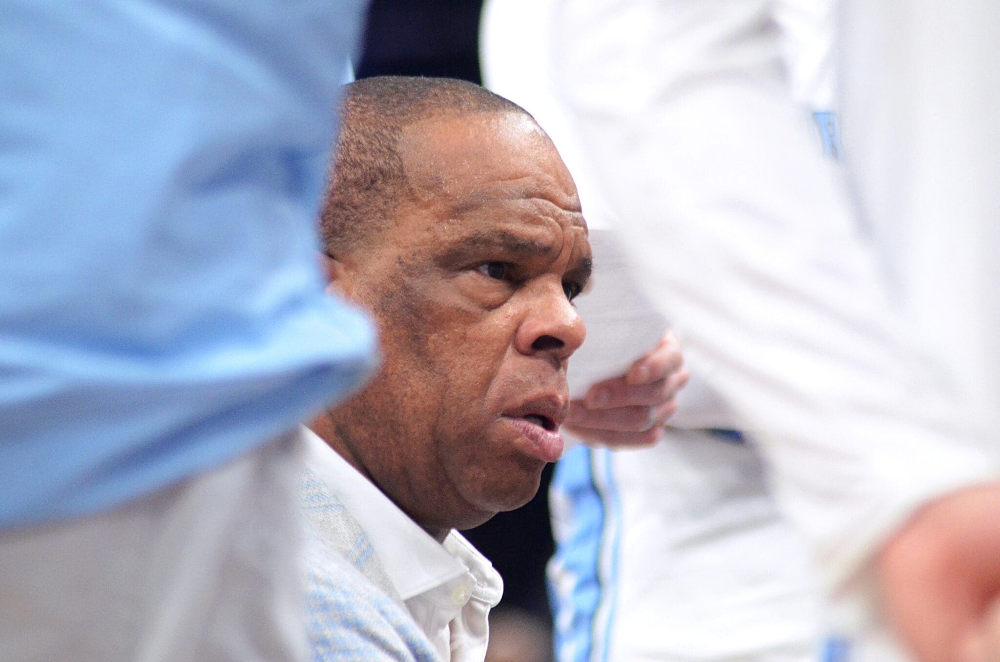 UNC's coach Hubert Davis talks to his team during a timeout in the ACC Tournament semifinals on Friday, March 15, 2024 at Capital One Arena in Washington, D.C. (Mitchell Northam / Pittsburgh Sports Now)